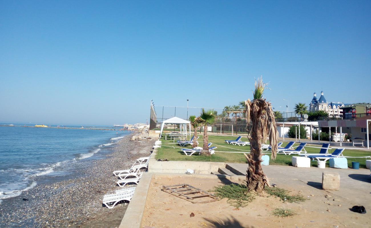 Photo de Turkler beach II avec sable noir avec caillou de surface