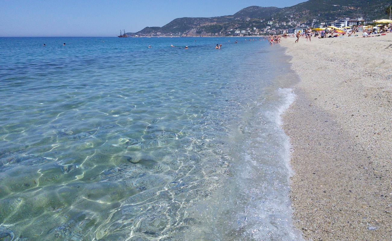 Photo de Plage de Cléopâtre avec sable beige de surface