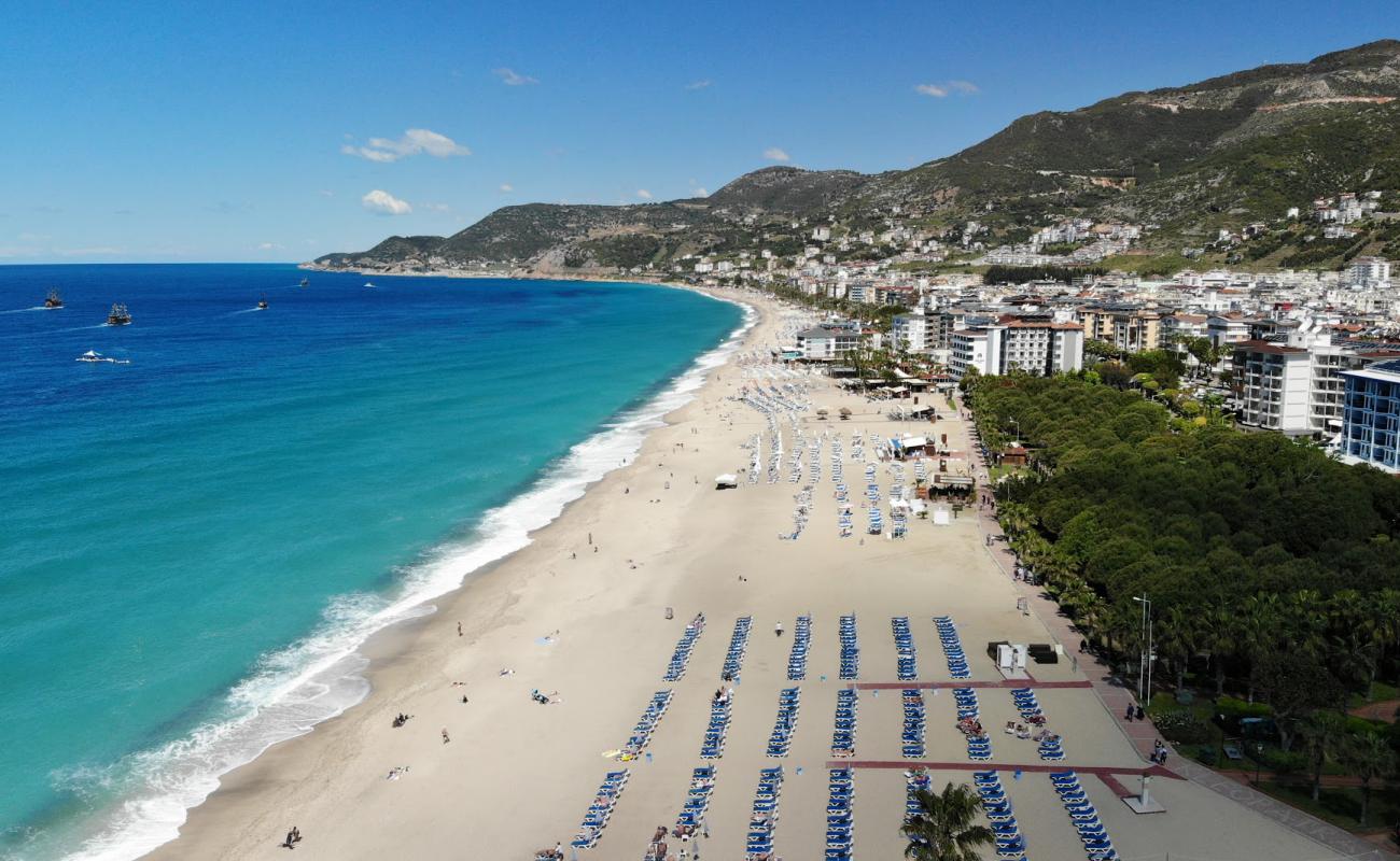 Photo de Plage de Damlatas avec sable lumineux de surface