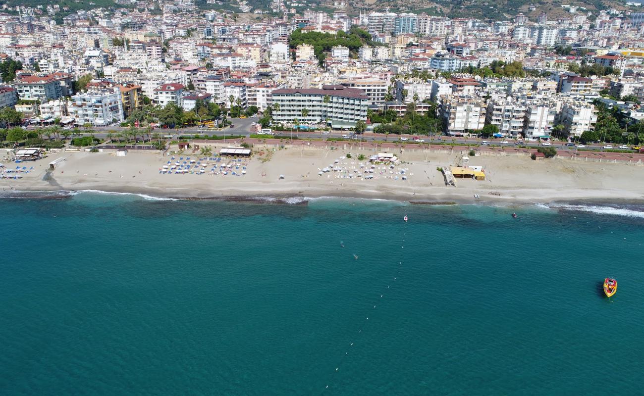 Photo de Portakal beach avec sable brun de surface