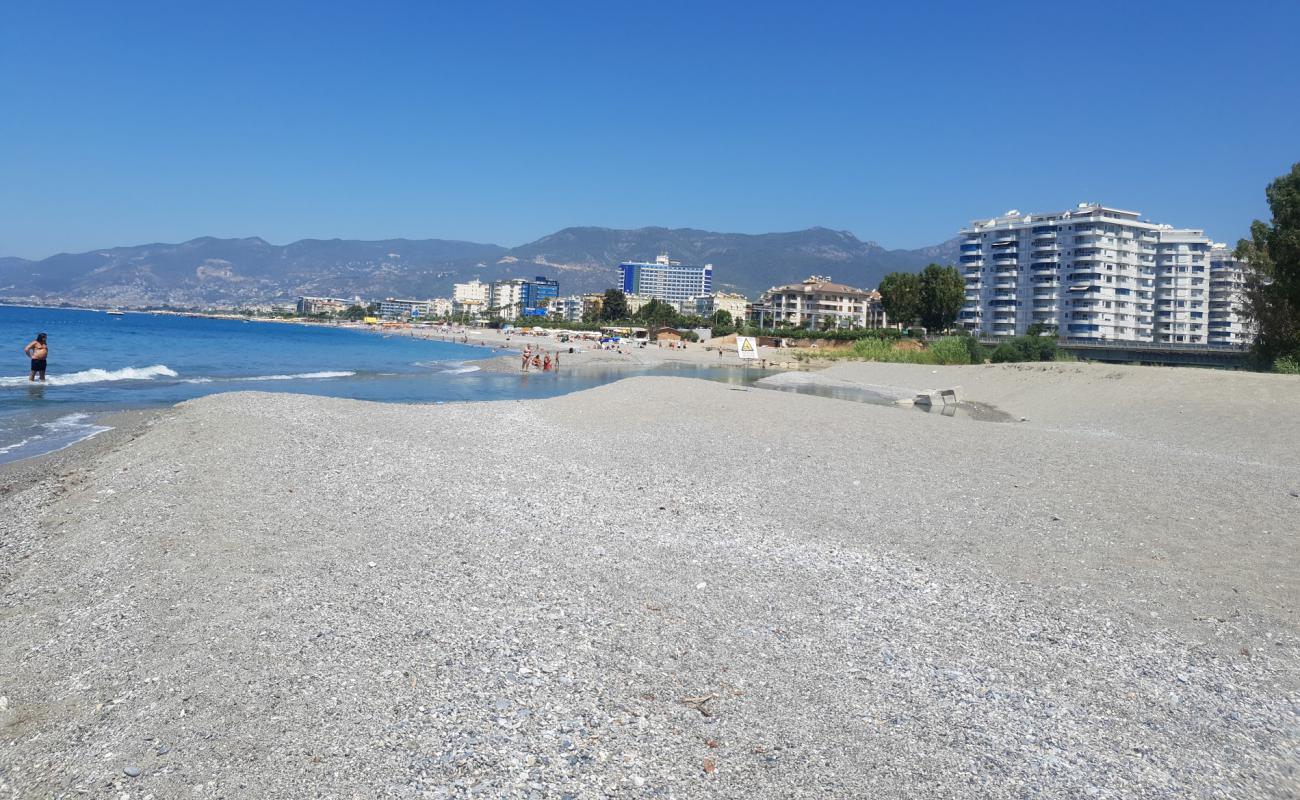 Photo de Tosmur beach avec sable noir avec caillou de surface