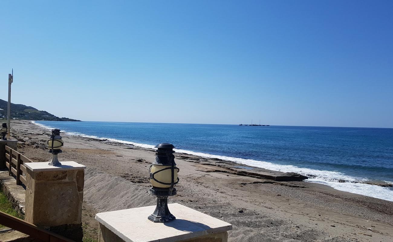 Photo de Demirtas beach II avec sable brun & rochers de surface