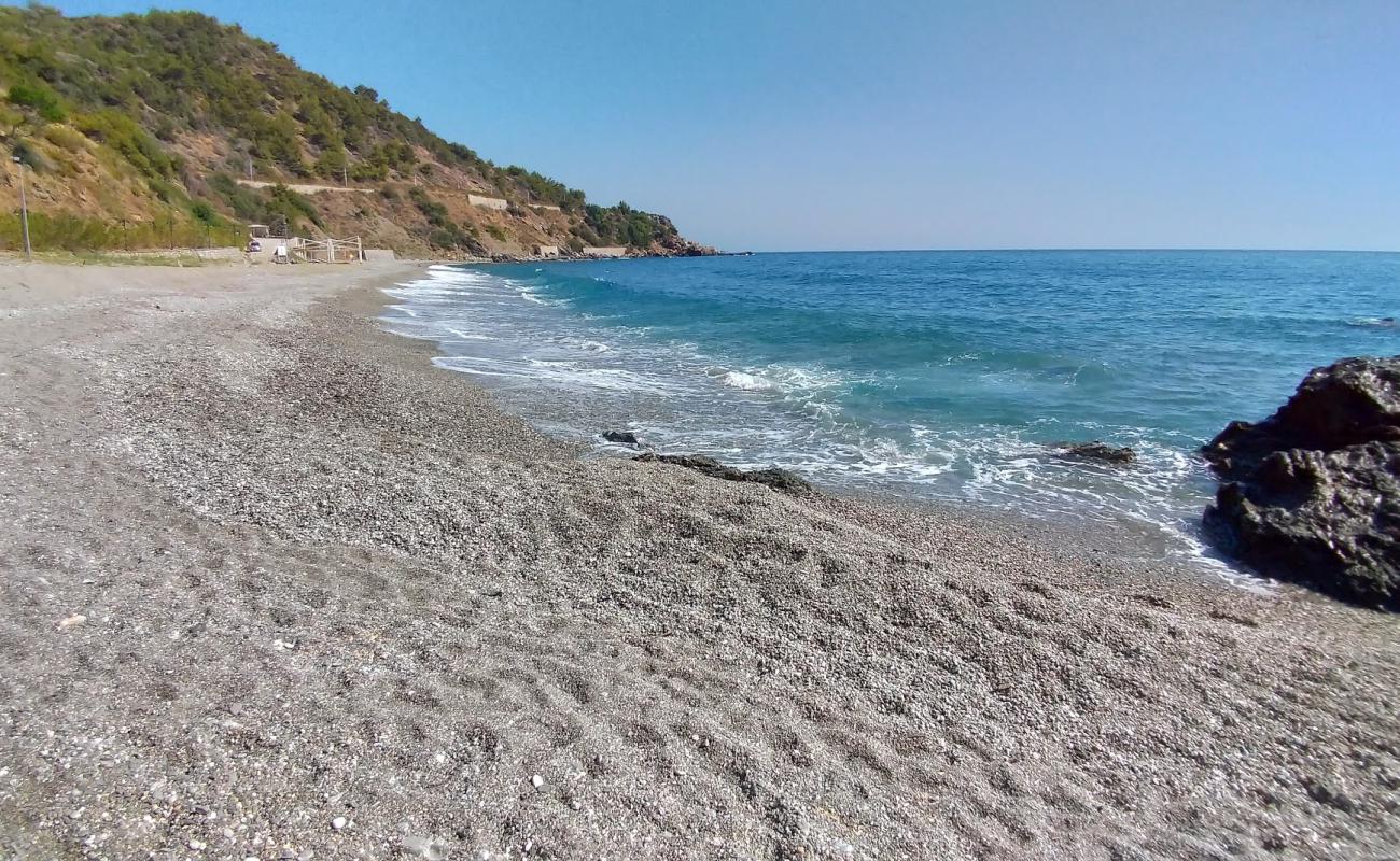 Photo de Aysultan Kadinlar beach avec sable beige & galets de surface