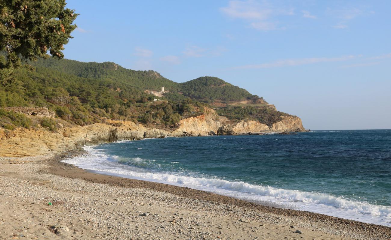 Photo de Mellec beach avec sable clair avec caillou de surface