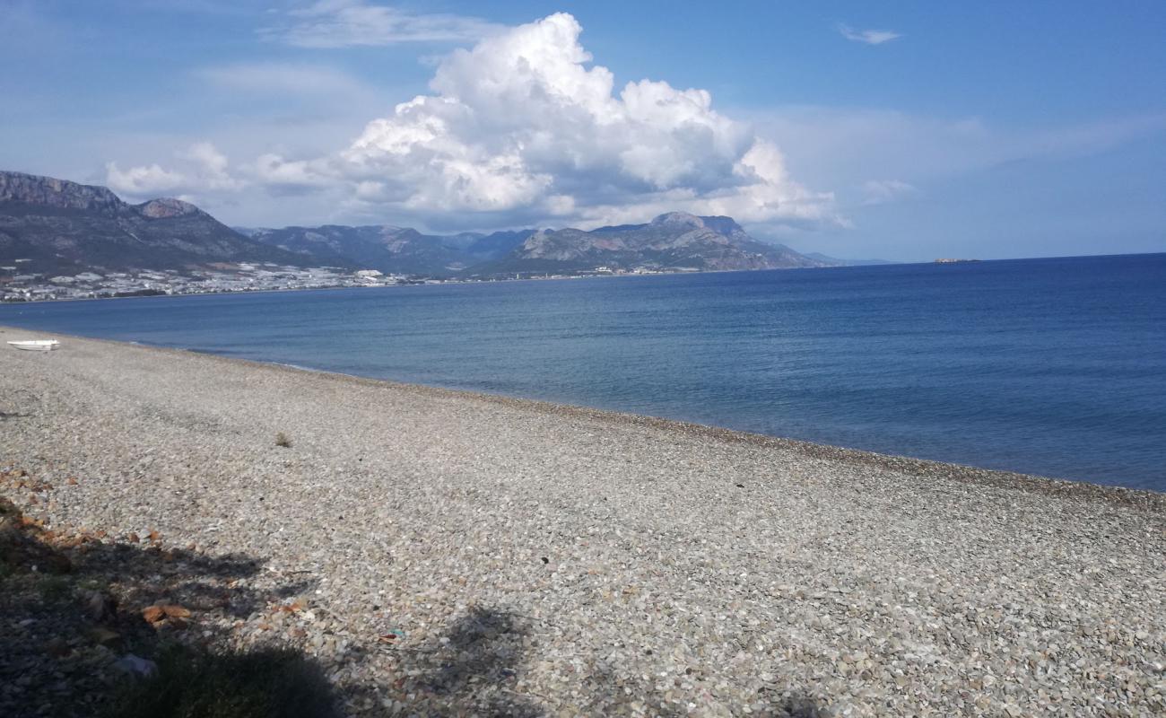 Photo de Kaynarca beach avec petits galets beige de surface