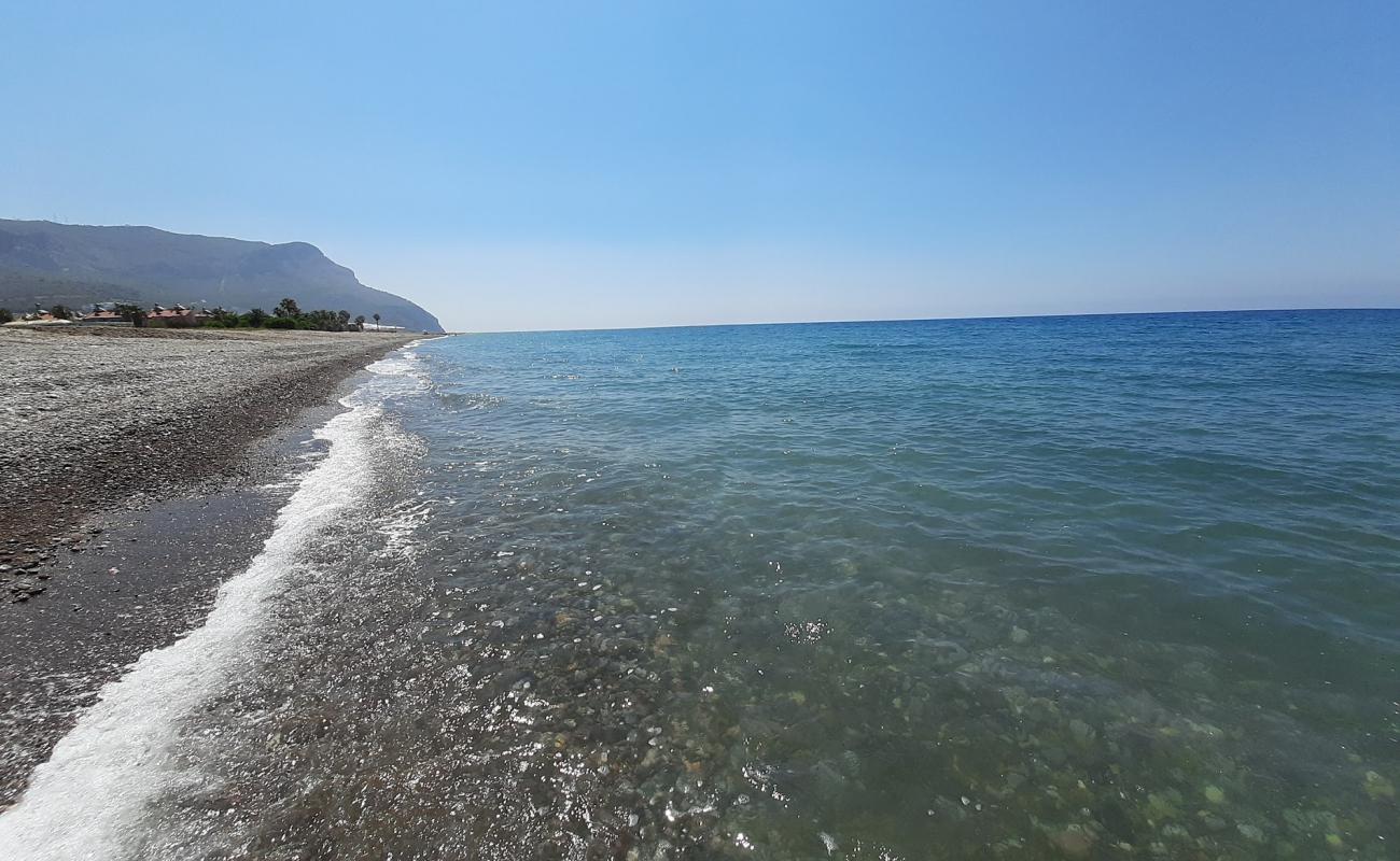 Photo de Tekeli beach avec galets beige de surface