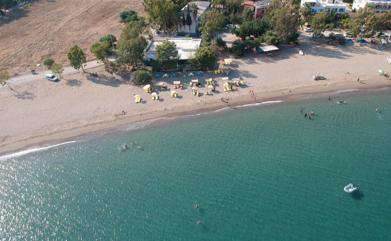 Photo de Buyukeceli beach avec sable beige & galets de surface