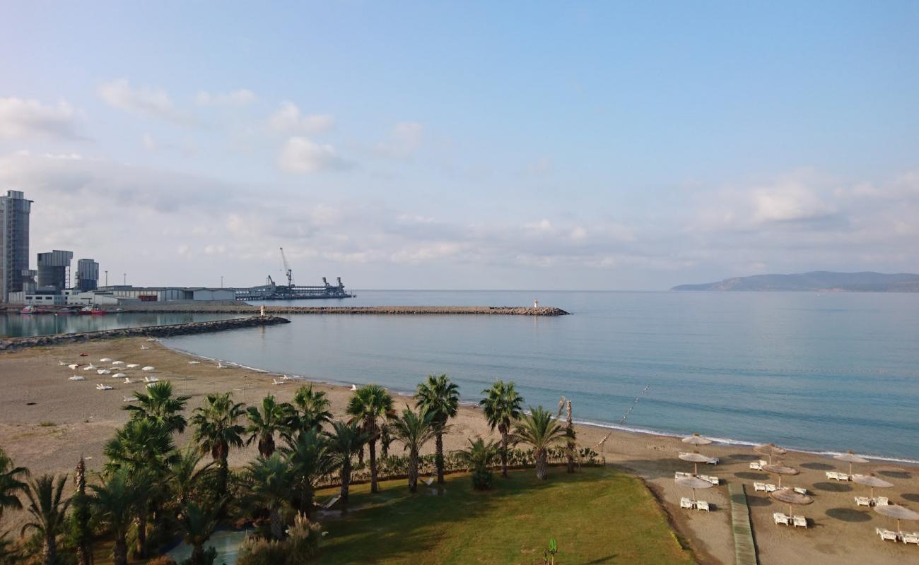 Photo de Ovacik beach avec sable beige de surface