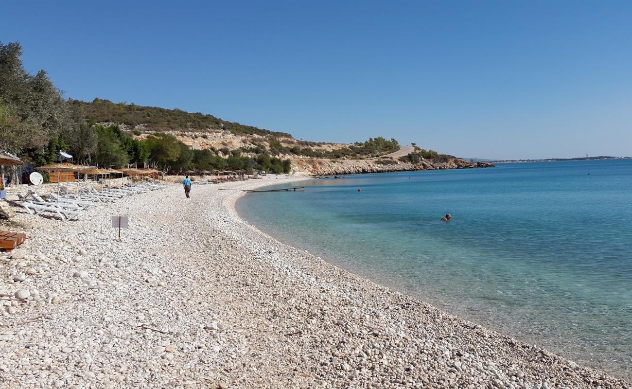 Photo de Plage d'Akcakil avec galets beige de surface
