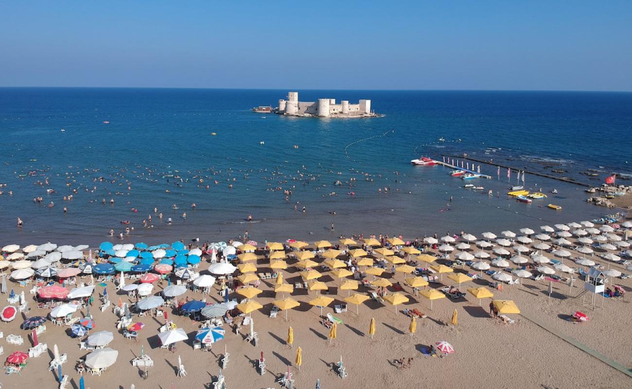 Photo de Kizkalesi beach avec sable beige de surface