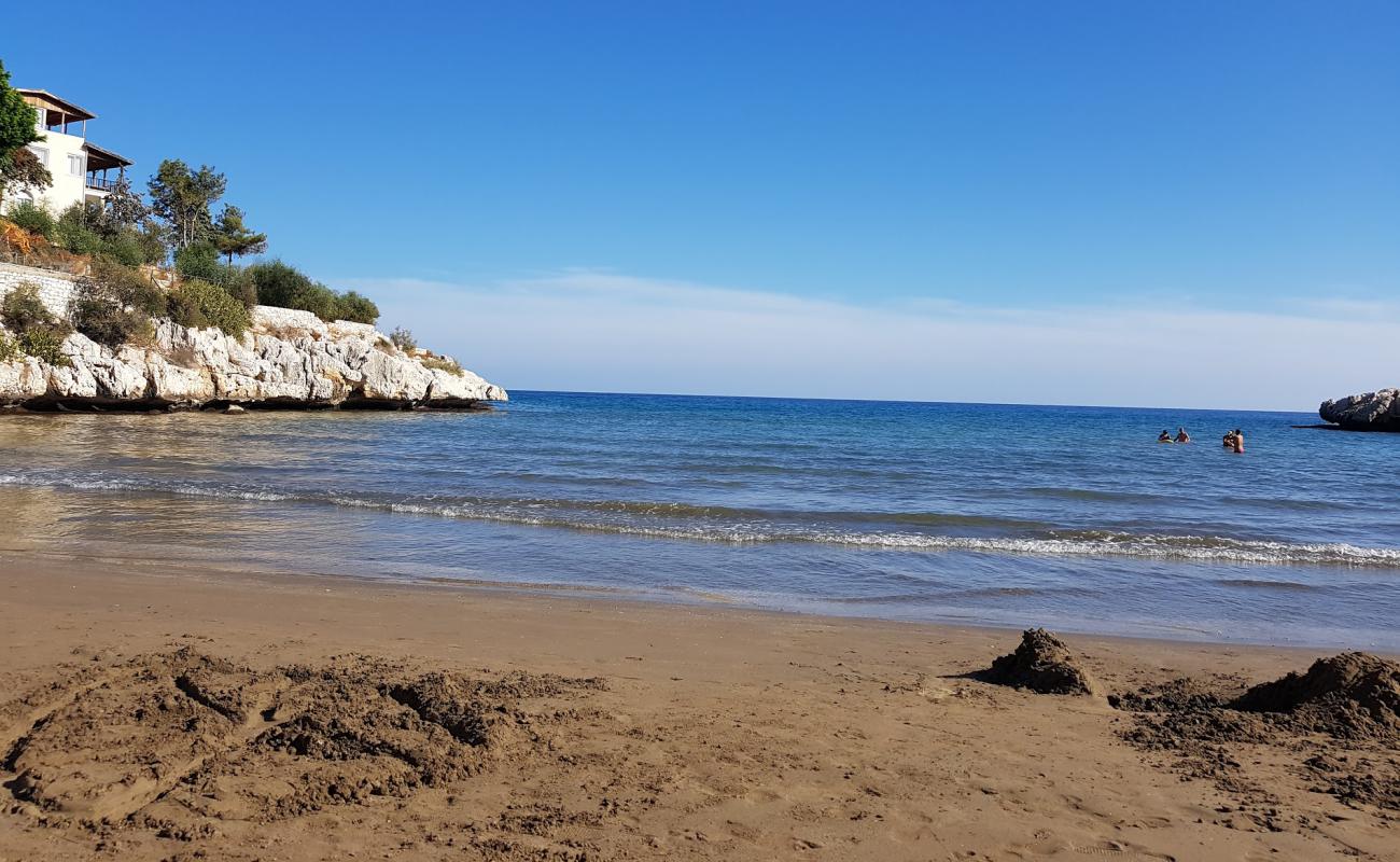 Photo de Sultankoy beach avec sable beige fin de surface