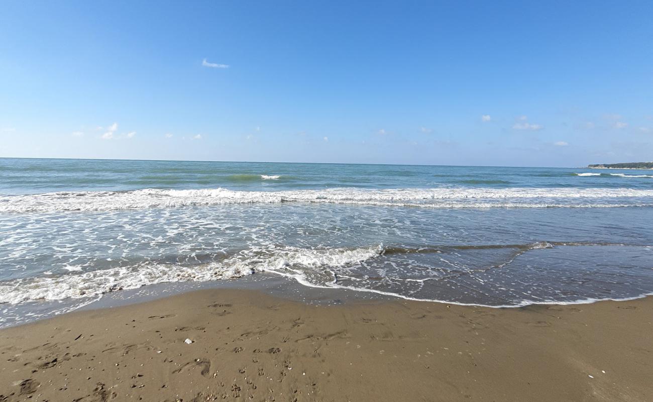 Photo de Bahce beach avec sable beige de surface