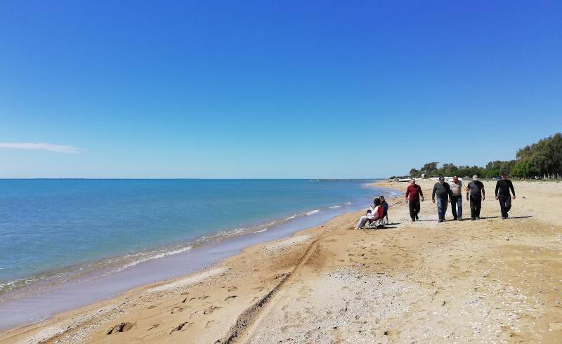 Photo de Adana Zeytinbeli Plaji avec sable beige fin de surface