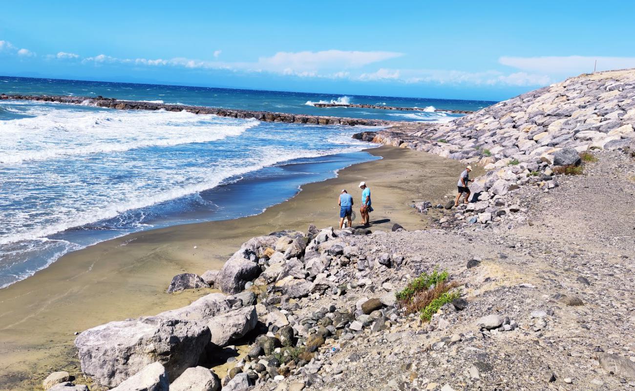 Photo de Kepirce beach avec sable gris avec roches de surface