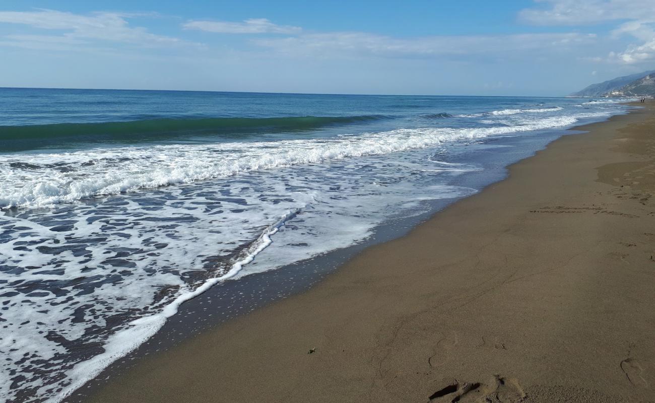 Photo de Truva beach avec sable lumineux de surface