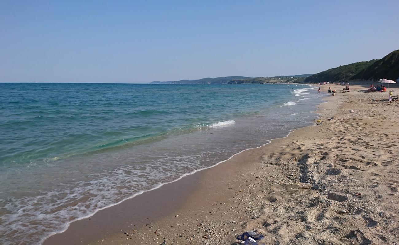 Photo de Servez beach avec sable blanc de surface