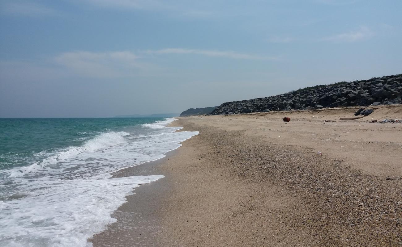 Photo de Karaburun beach avec sable blanc de surface