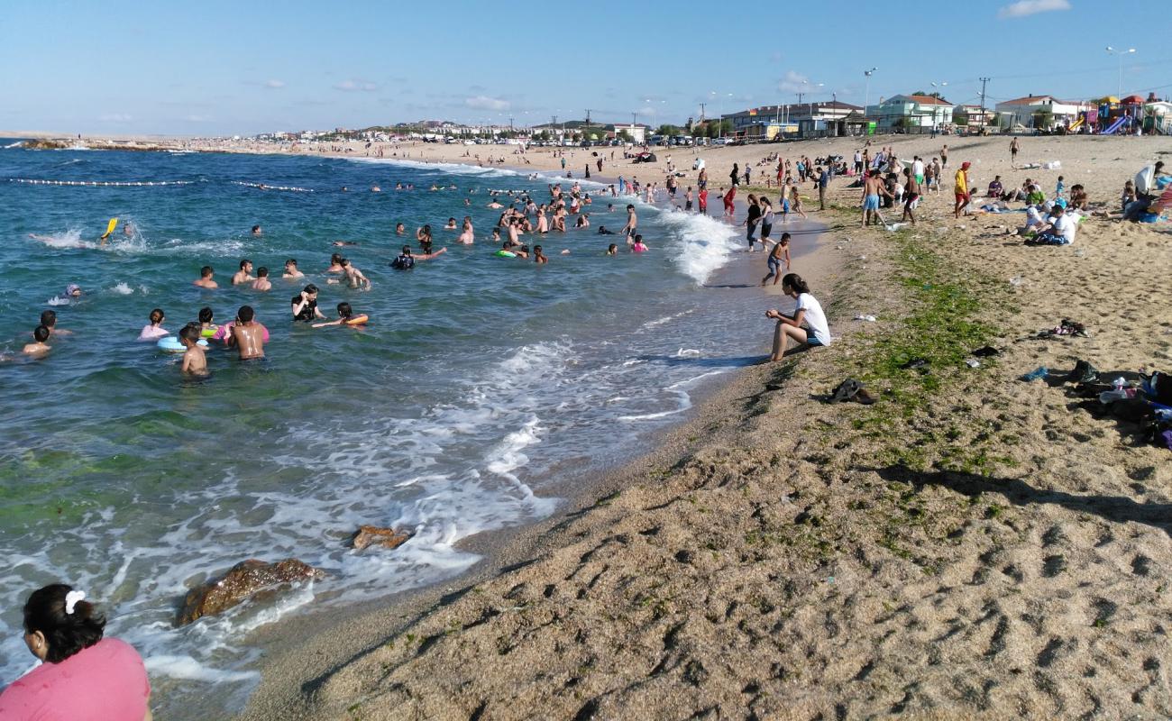 Photo de Karaburun beach IV avec sable beige de surface