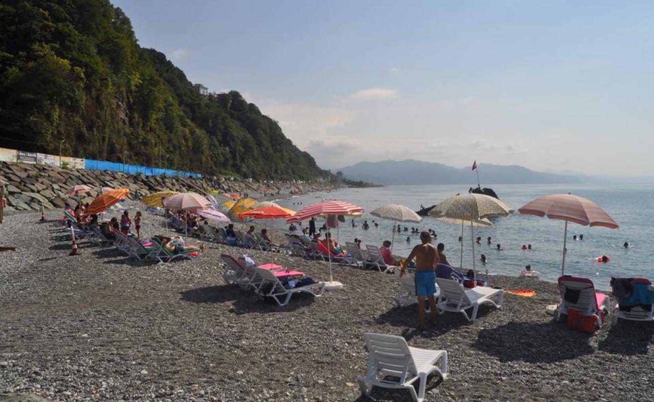 Photo de Kemeralti Family Beach avec sable gris avec caillou de surface