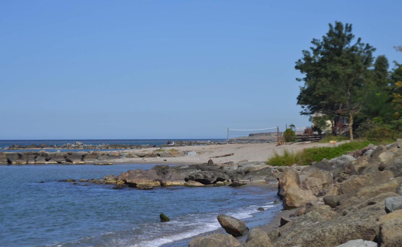 Photo de Kiyicik Family Beach avec sable gris avec roches de surface