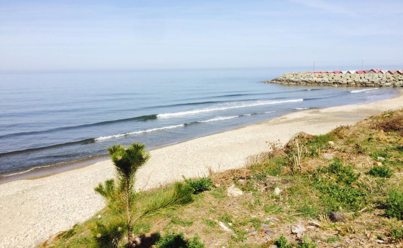 Photo de Samayer Beach avec sable lumineux de surface