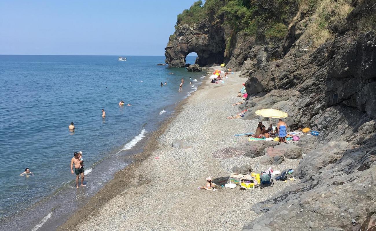 Photo de Deliklitas Beach avec petits galets gris de surface