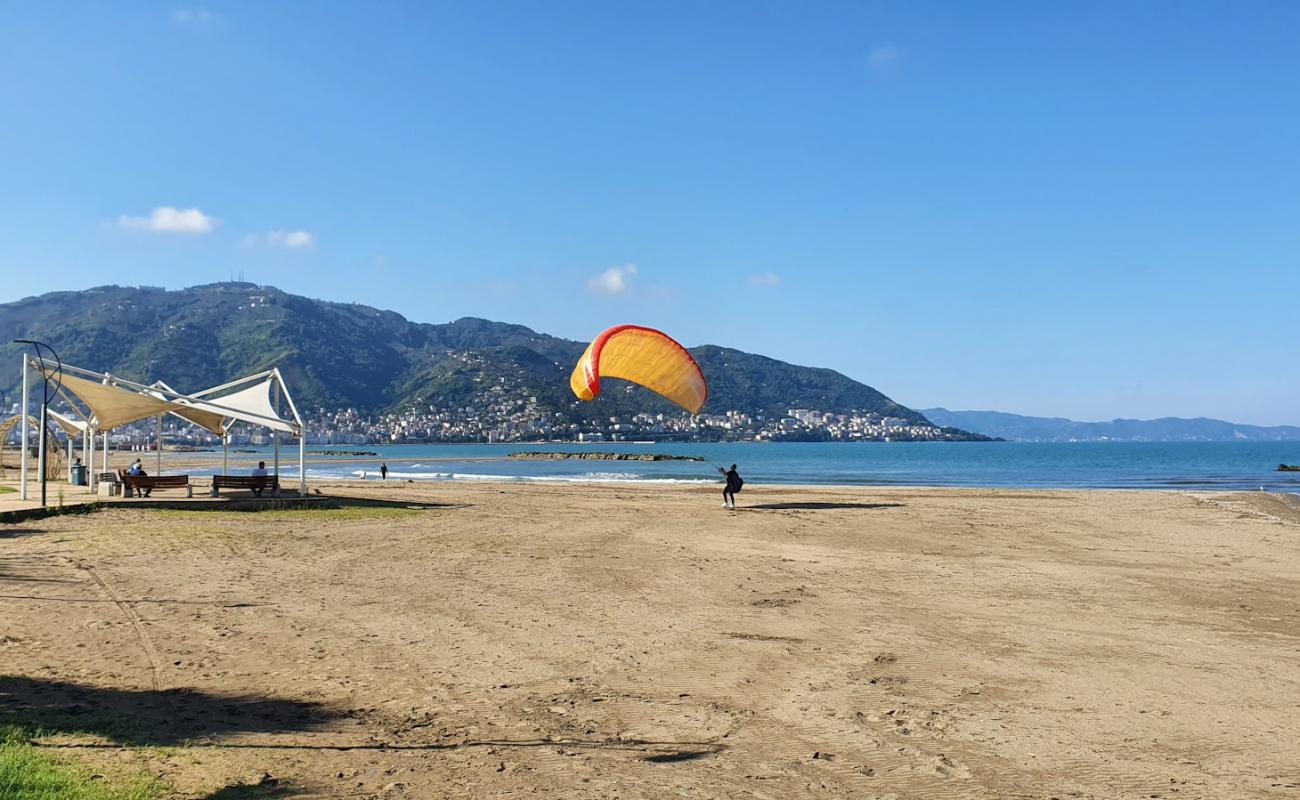 Photo de Akyazi Beach avec sable beige de surface