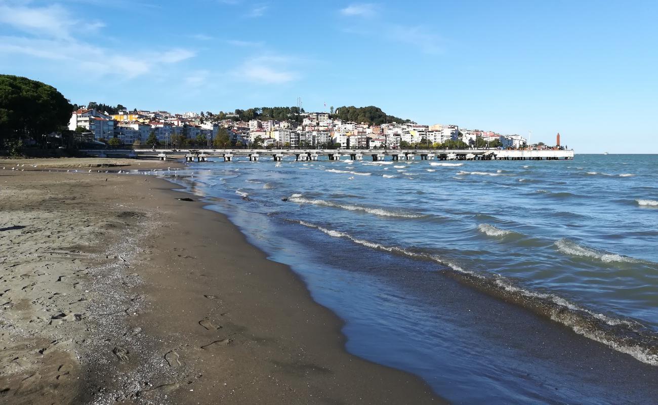 Photo de Unye Beach avec sable gris de surface