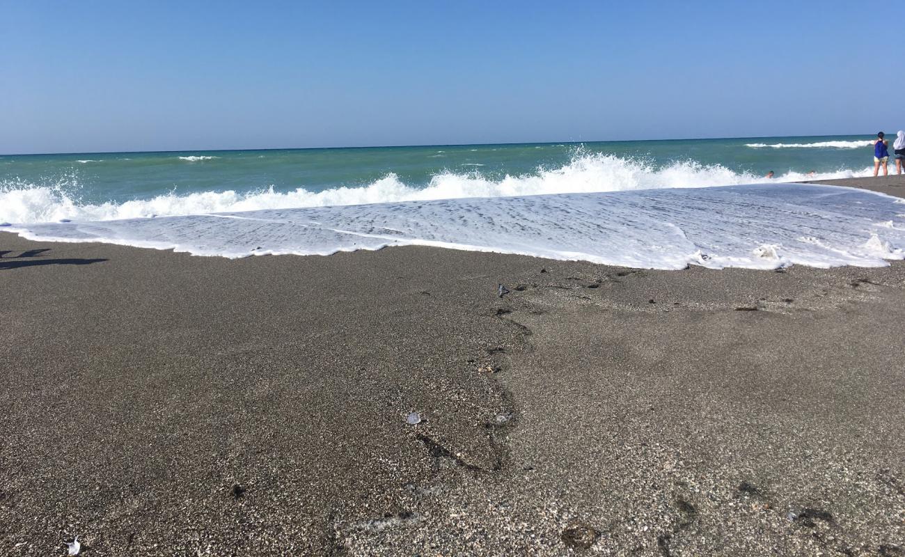 Photo de Sahilkent Beach avec sable gris de surface