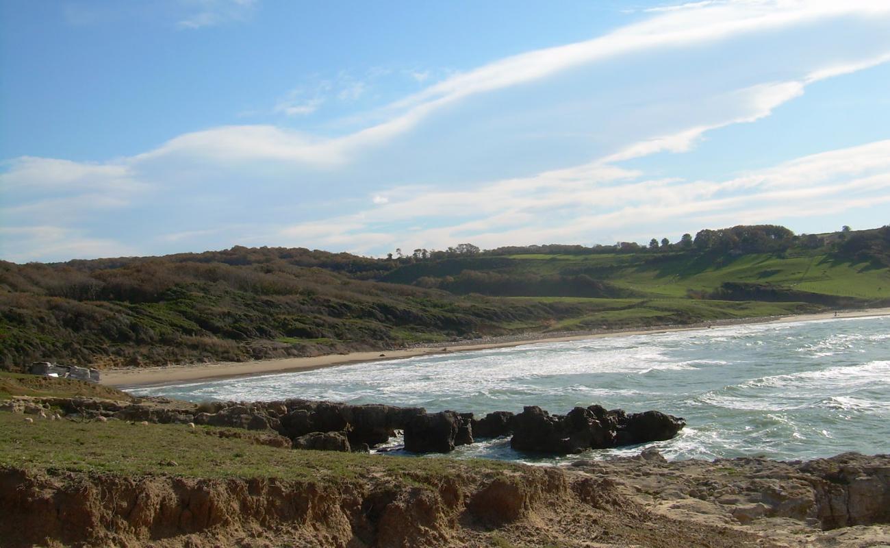 Photo de Sarikum Beach avec sable lumineux de surface