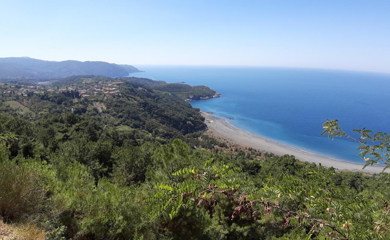 Photo de Gomu Beach avec sable gris & galets de surface
