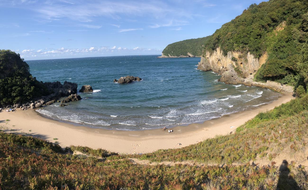 Photo de Pilavkum Beach avec sable beige de surface