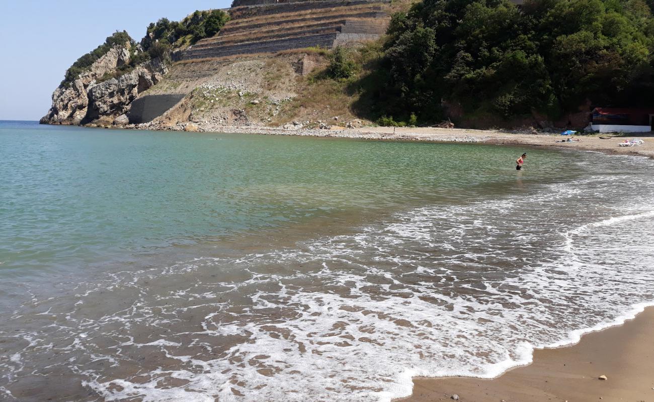Photo de Iliksu Plaji avec sable beige & galets de surface