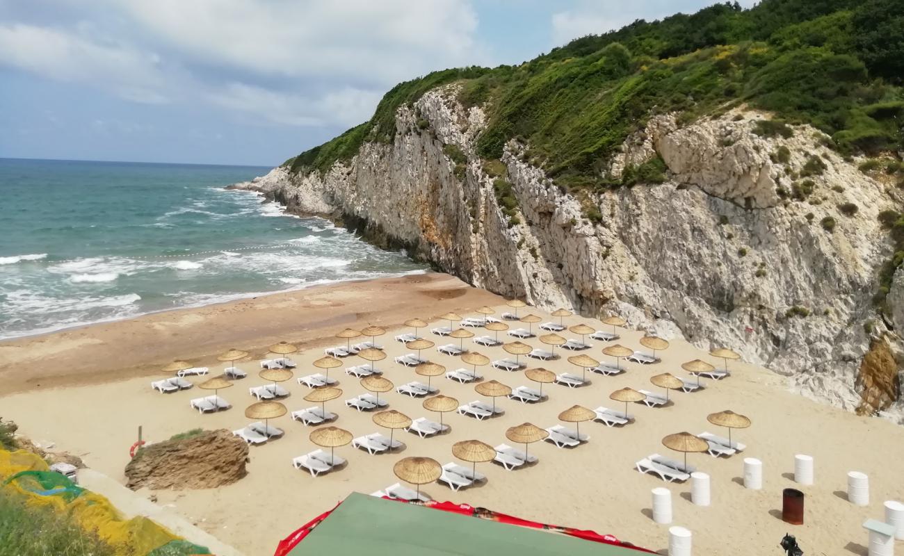 Photo de Saklikoy Beach avec sable lumineux de surface