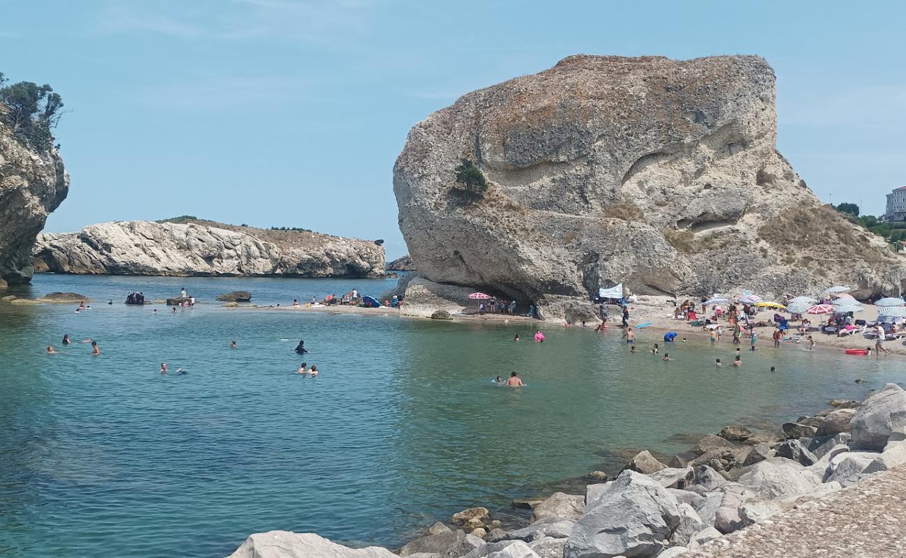 Photo de Sile Central Beach avec sable brillant et rochers de surface