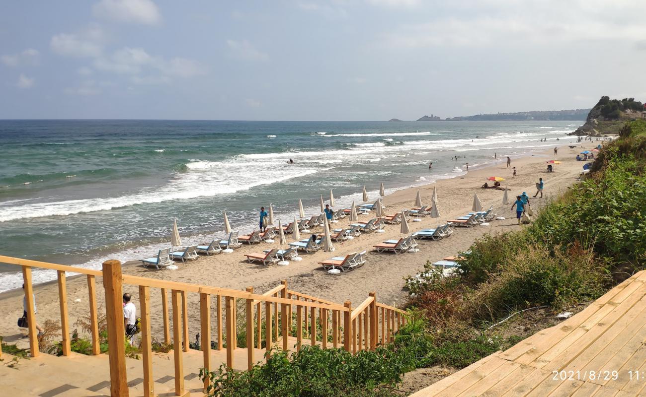 Photo de North Beach Sile avec sable lumineux de surface