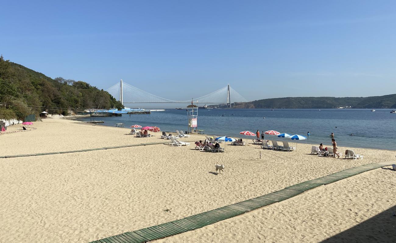 Photo de Sariyer Altinkum Kadinlar Plaji avec sable fin et lumineux de surface