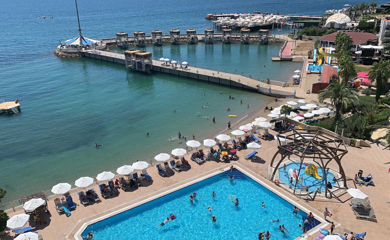 Photo de Adin Beach avec sable beige de surface