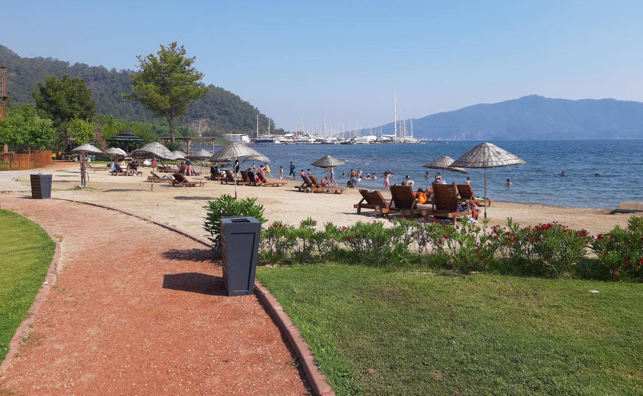 Photo de Marmaris Burunucu Macera Beach avec sable beige de surface