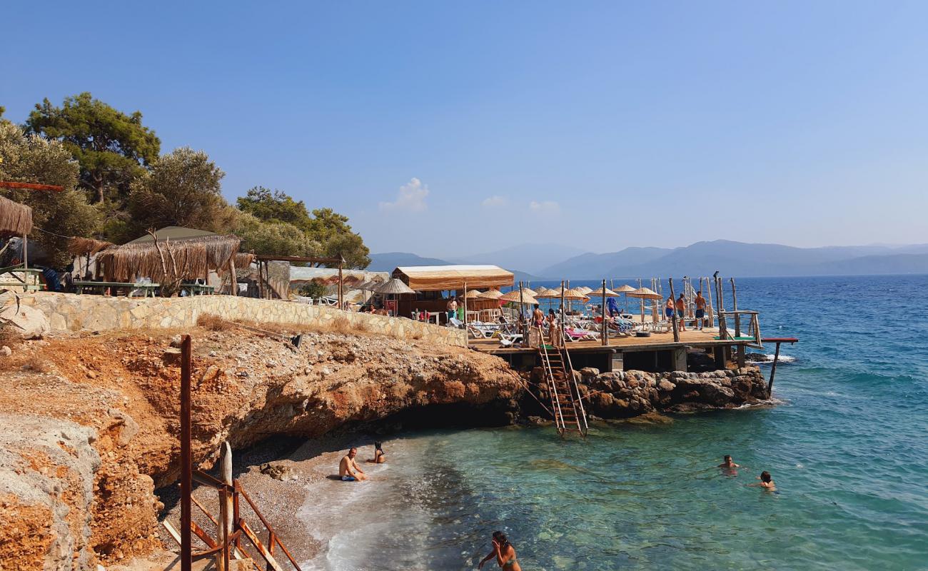 Photo de Karya Camping Beach avec galets gris de surface