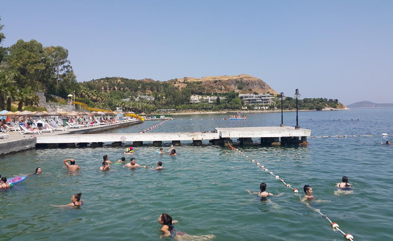 Photo de Izmir Urla Saklikoy Beach avec surface béton pavée de surface