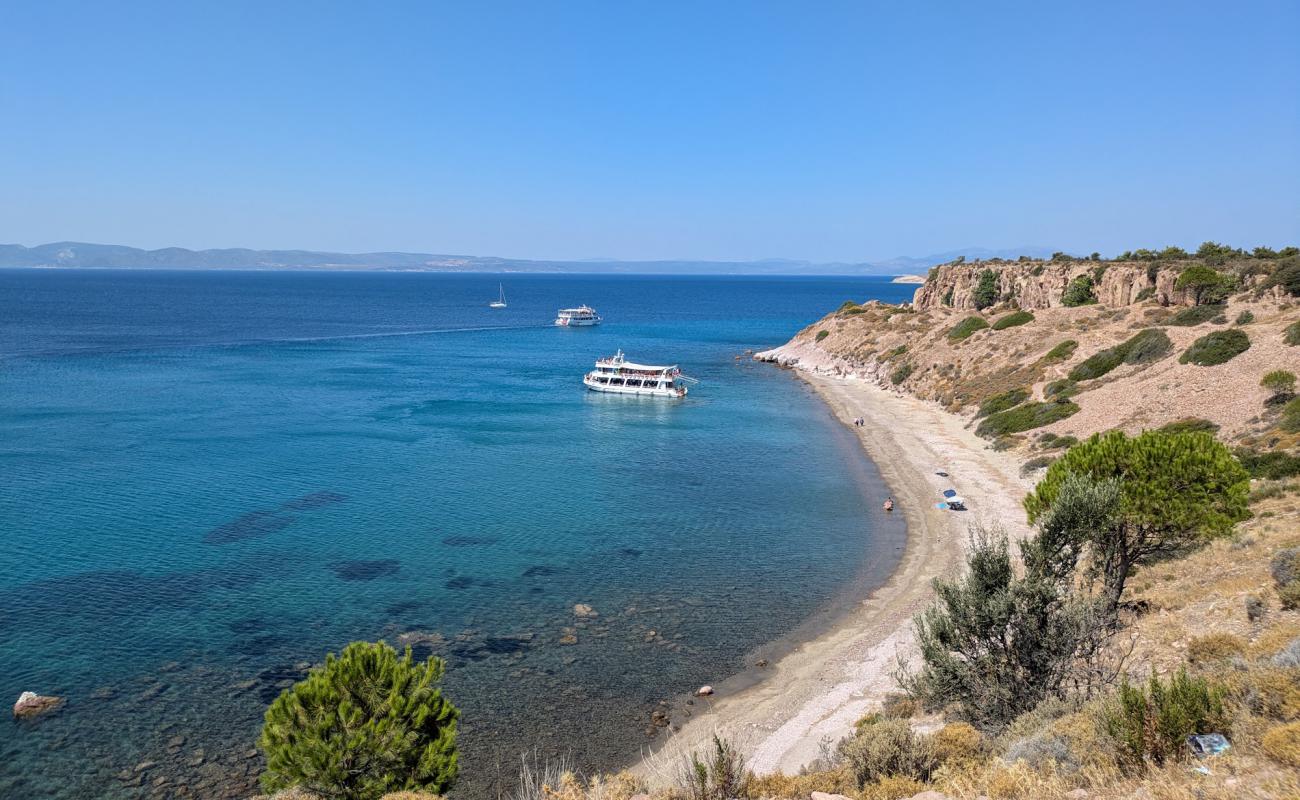 Photo de Badavut Kayaliklari Beach avec petits galets beige de surface