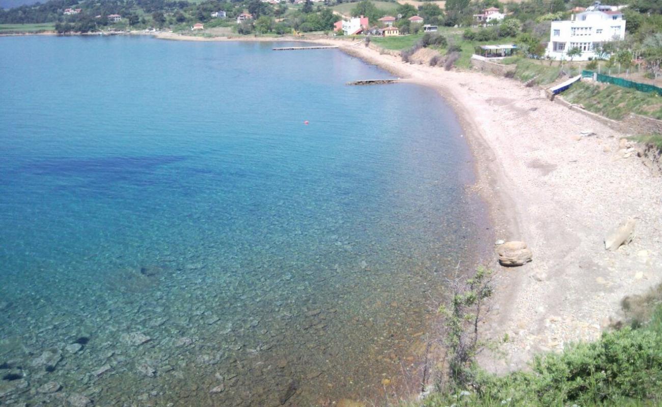 Photo de Gokcetepe Plaji avec sable beige & galets de surface
