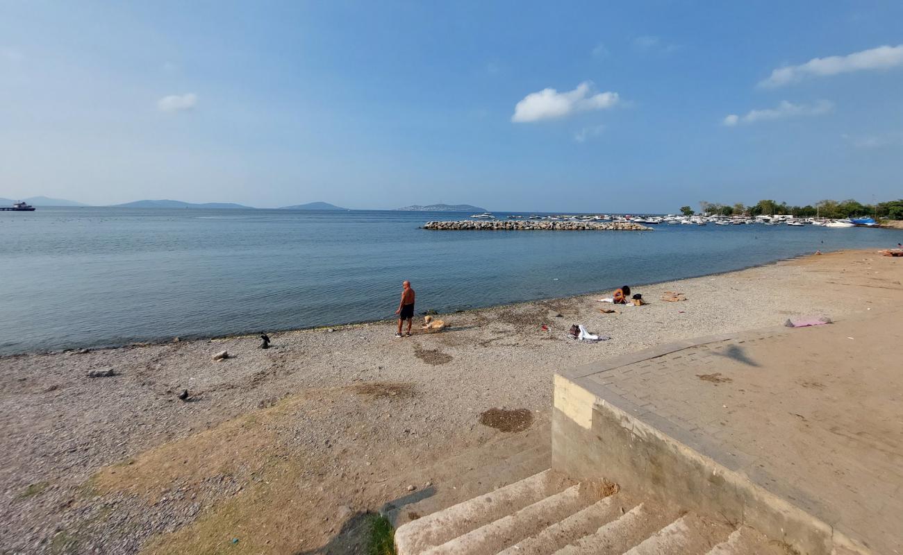 Photo de Bostanci Halk Plaji avec galets gris de surface