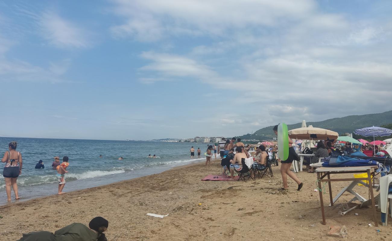 Photo de Deniz Feneri Beach avec sable beige de surface