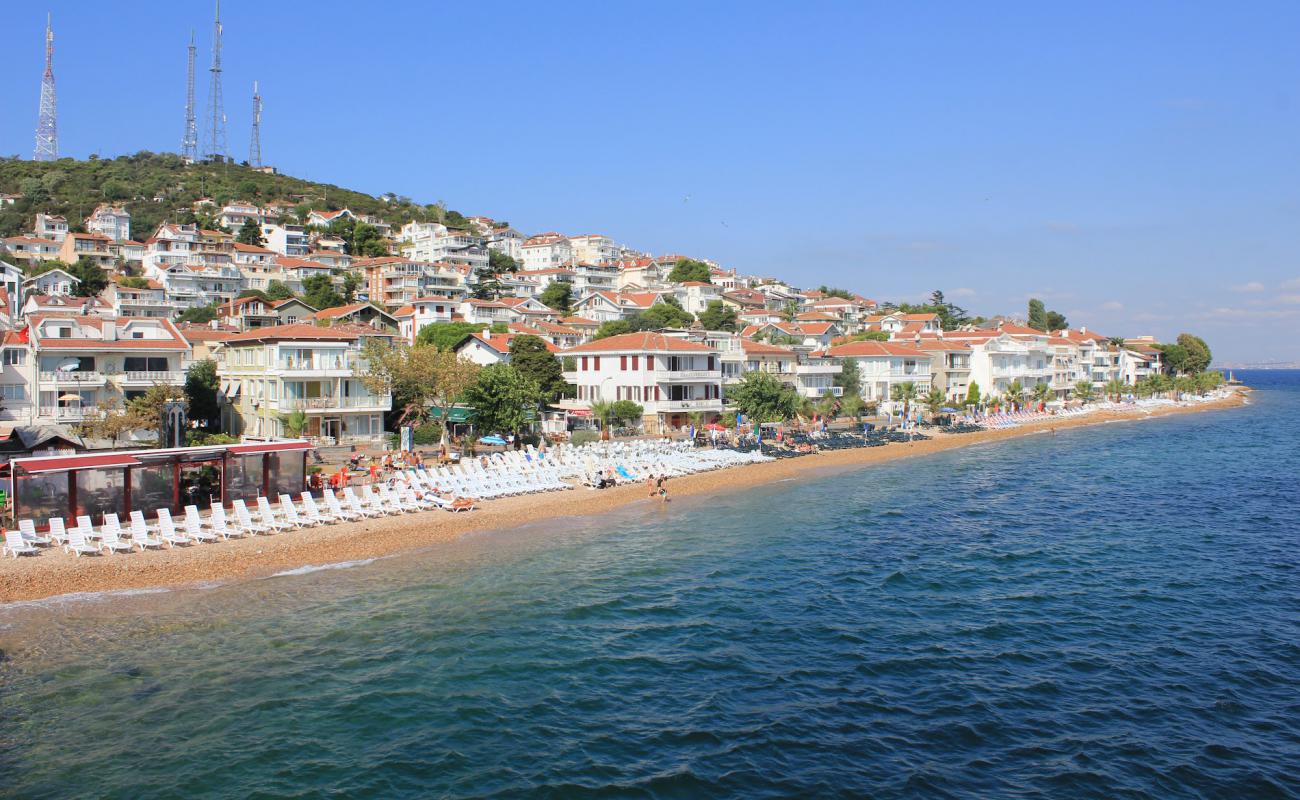 Photo de Kinaliada Maviyesil Beach avec galets gris de surface