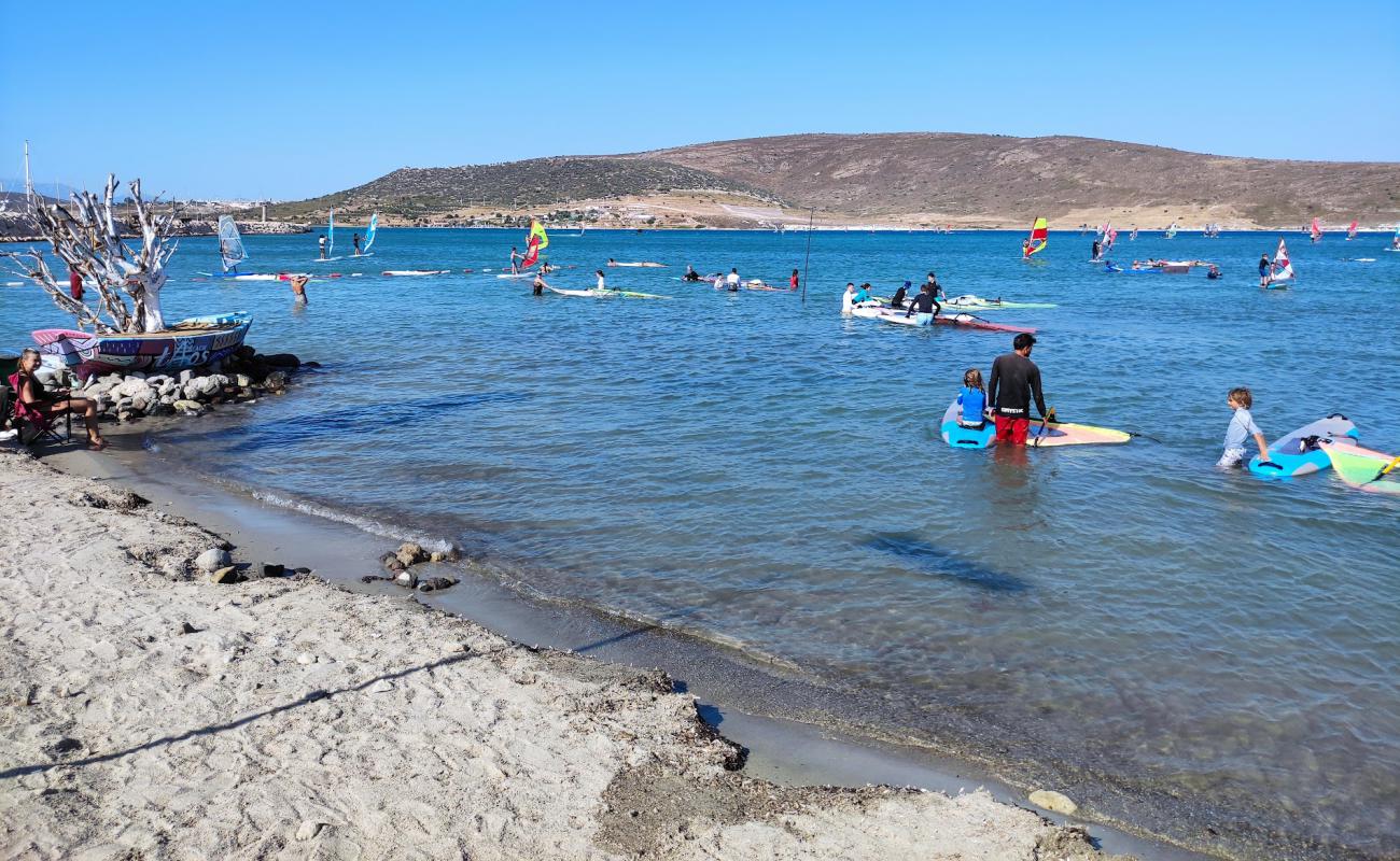 Photo de Alacati Plaji avec sable beige de surface