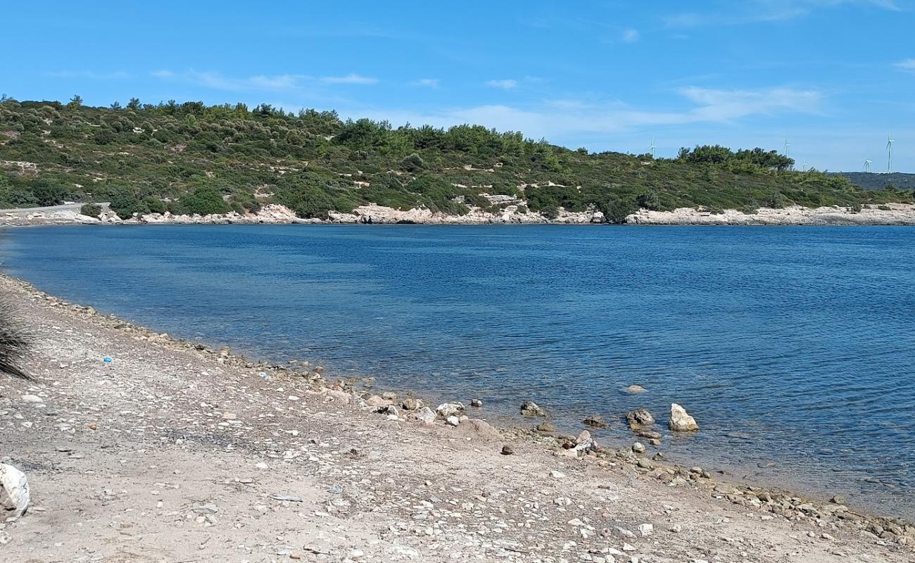 Photo de Ciftlik Koy avec sable gris & rochers de surface