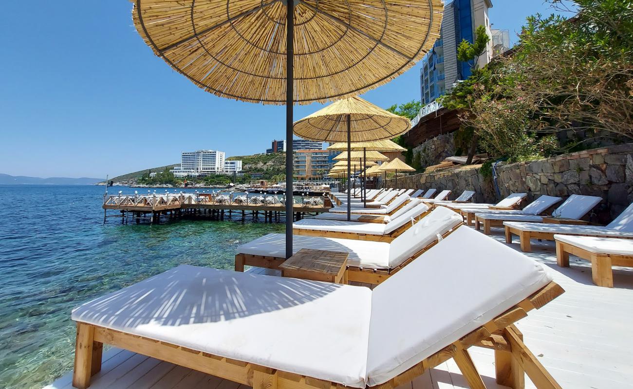 Photo de Rei Beach avec surface béton pavée de surface