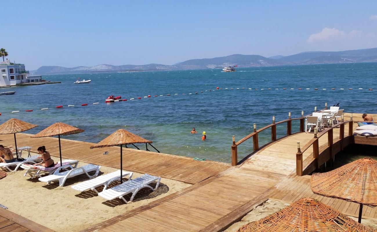 Photo de Gulluk Yali Beach avec surface béton pavée de surface